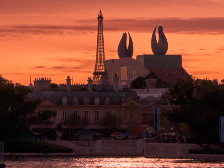 Detail of the extracted color. Unsharpened and no noise reduction applied after the process.