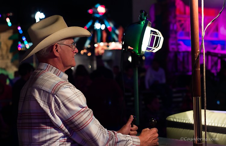 Mechanical  bull operator     Leica APO-Summicron-M 75mm f/2.0 ASPH